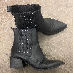 L’intervalle genuine leather cowboy western Studded Black Ankle Boots
